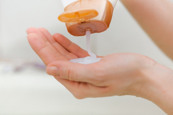 Shampo yang mengandung asam amino: Lembut dan stimulasi rendah