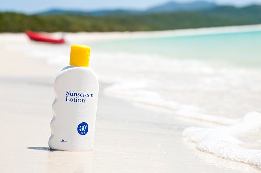 Sunscreen lotion, tekstur halus dan mudah diaplikasikan