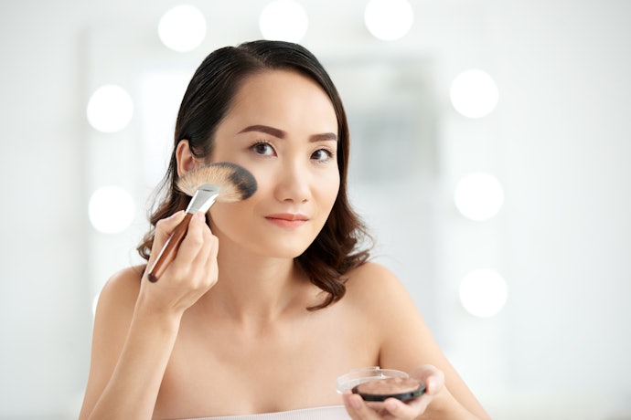 Tips menggunakan makeup fan brush