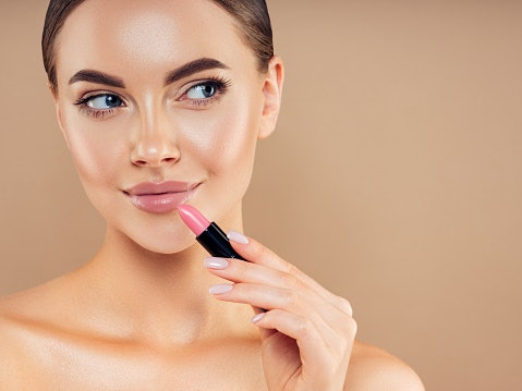 Apa itu moisturizing lipstick?