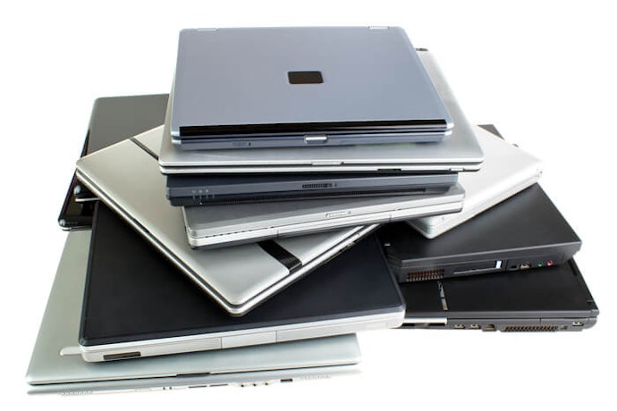 Sesuaikan ukuran cooling pad dengan laptop Anda