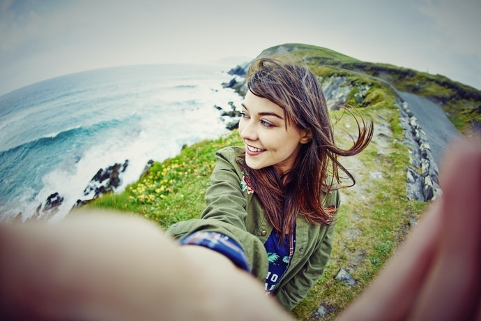 Lensa wide-angle: Merekam pemandangan sekitar sambil selfie 