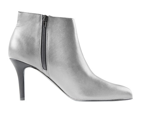 Boots dengan bahan kulit sintetis untuk fashion statement