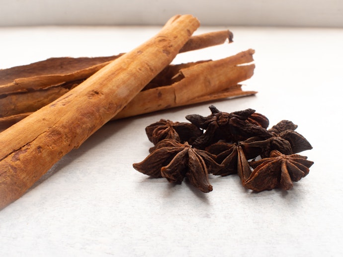 Oud dan rempah-rempah, memberikan kesan yang hangat