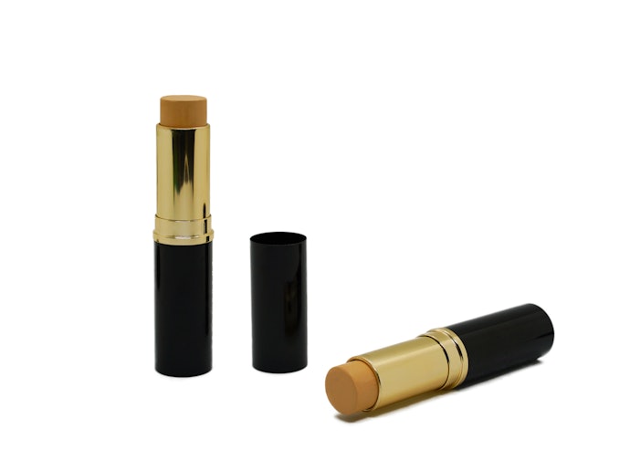 Solid concealer: Mudah digunakan seperti lipstik
