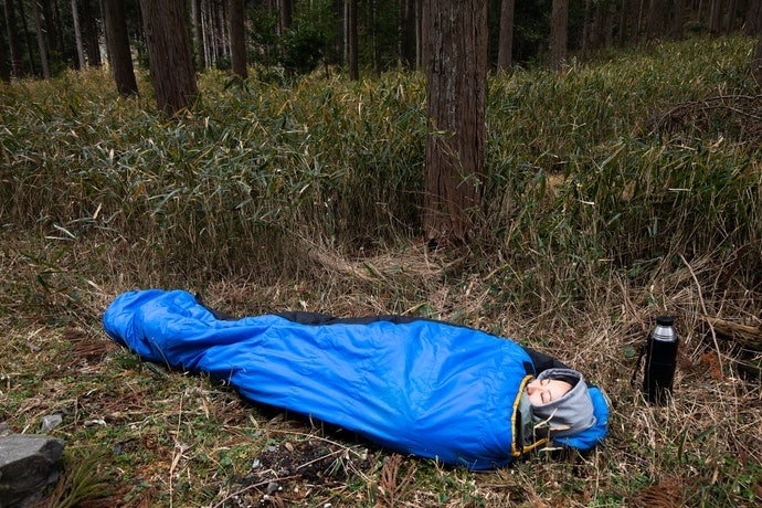 Tipe sleeping bag, untuk kondisi darurat saat bermalam di luar