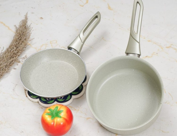 10 Frying Pan Set Terbaik Ditinjau oleh Home Cook Influencer (Terbaru
