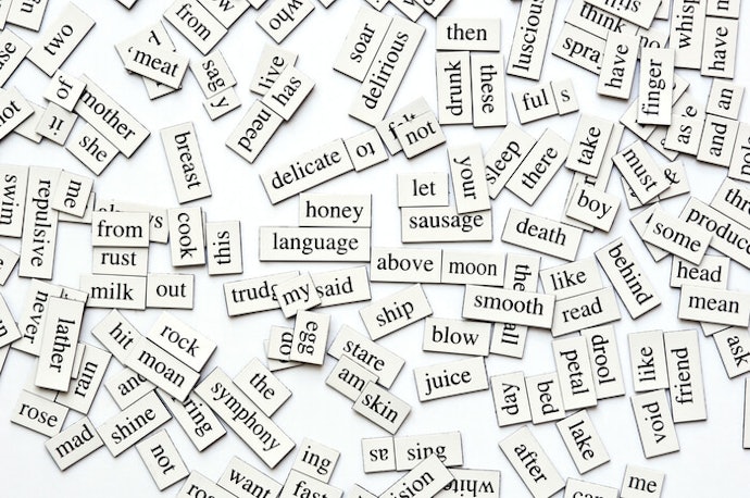 Writing dan speaking: Pilih yang memuat banyak kosakata untuk meningkatkan vocabulary