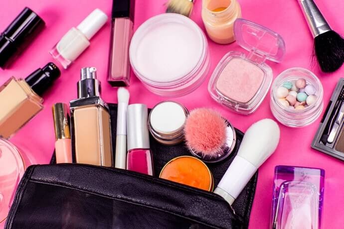 Sesuaikan kapasitas pouch dengan jenis kosmetik Anda