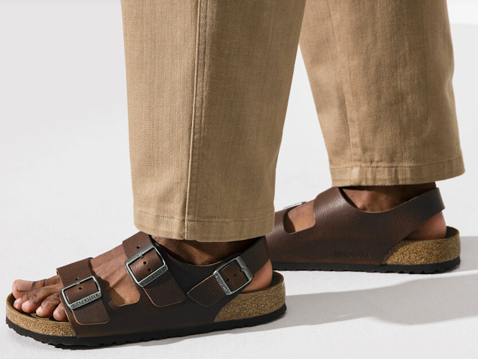 Agar nyaman berjalan kaki, pilih sandal Milano yang dilengkapi dengan backstrap 