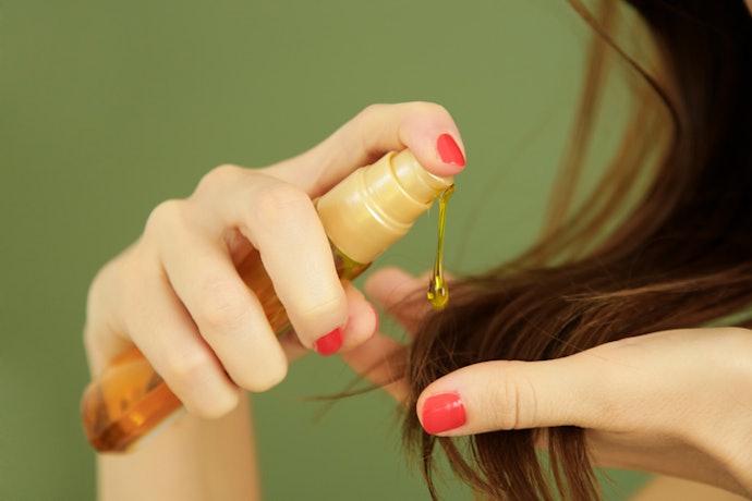 Oil, menjaga kilau rambut dan mencegahnya dari kerusakan