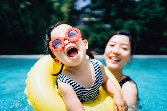 Cari tahu kebijakan beach club saat membawa anak-anak