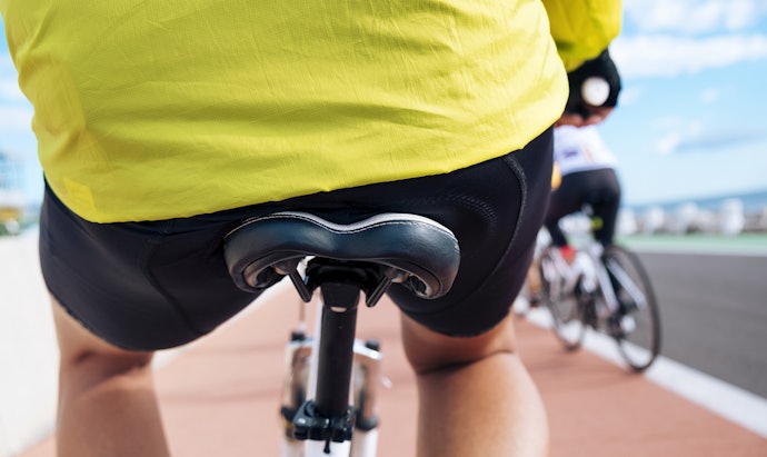 Pastikan ukuran sadel sepeda pas dengan sit bone (tulang duduk)