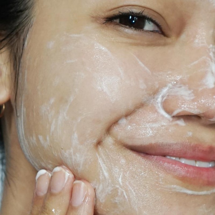 Apa bedanya facial wash dengan facial foam?