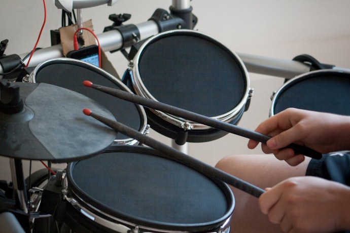 Pilihlah produk dengan sumber suara drum dan perkusi yang lebih bervariasi