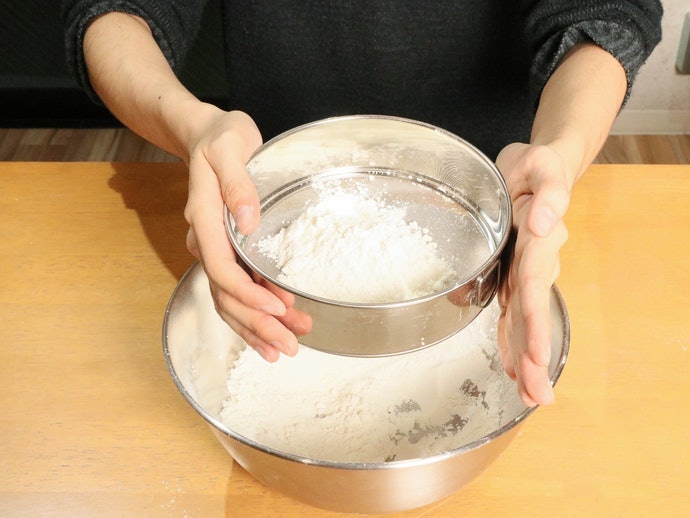 Tipe back strainer: Untuk mengayak bubuk tepung yang halus dan lembut