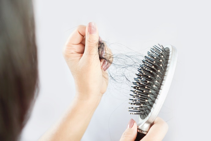 Kandungan biotin dan vitamin E, mencegah rambut rontok