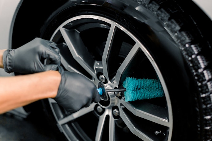 Tips membersihkan ban mobil agar makin mengilap