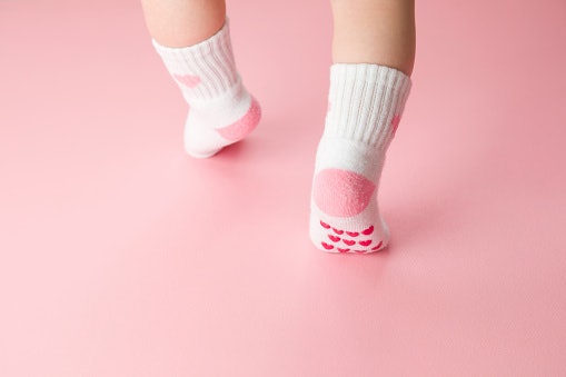 Kaos kaki prewalker, untuk bayi yang belum mahir berjalan