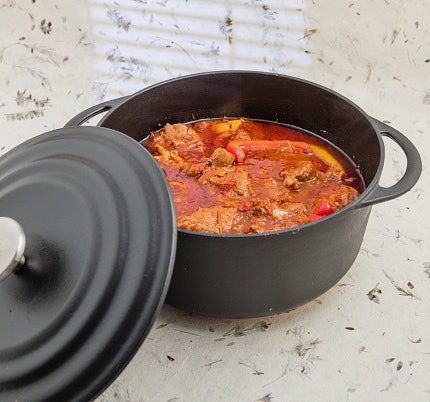 Pot, panci yang bisa digunakan untuk membuat masakan berkuah