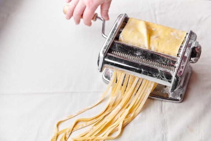 Jenis roller cutter, untuk membuat pasta autentik