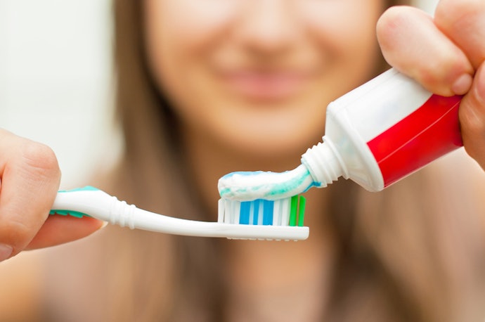 Periksa kandungan fluroida dalam pasta gigi herbal