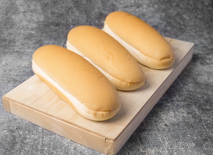 Loyang oval: Cocok untuk membuat roti hotdog dan baguette