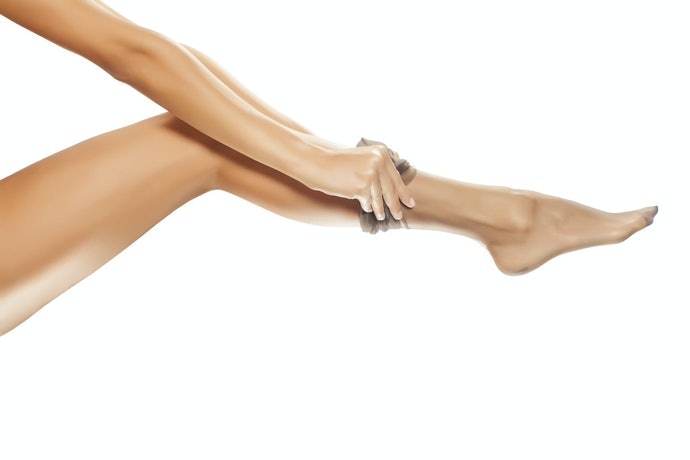 Compression pantyhose dapat membuat kaki terlihat lebih ramping