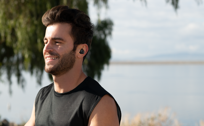 Daya tahan baterai awet, untuk Anda yang memilih earphone Bluetooth