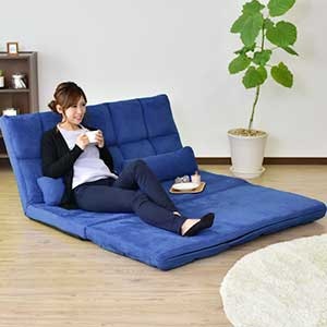 Pilih sofa yang dapat difungsikan sebagai tempat penyimpanan dan kasur juga