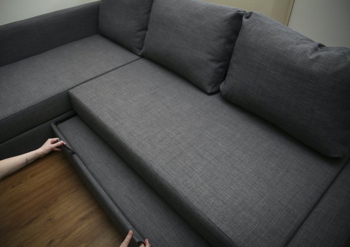 Sofa dengan laci: Ruangan lebih rapi berkat kotak penyimpanannya