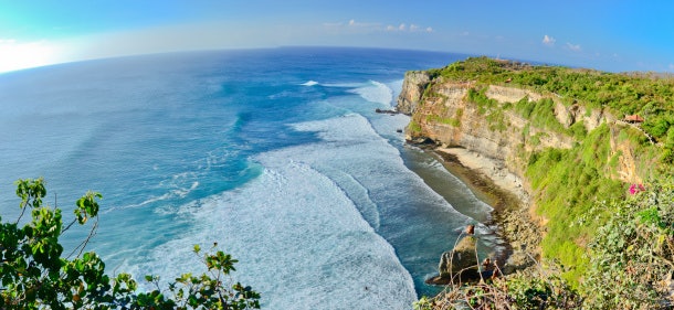 Uluwatu: Memiliki pesona panorama dari Samudera Hindia