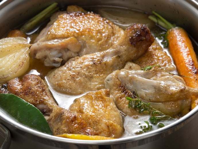 Ayam ungkep dan ayam bacem, dilengkapi bumbu dan rempah-rempah khas Indonesia