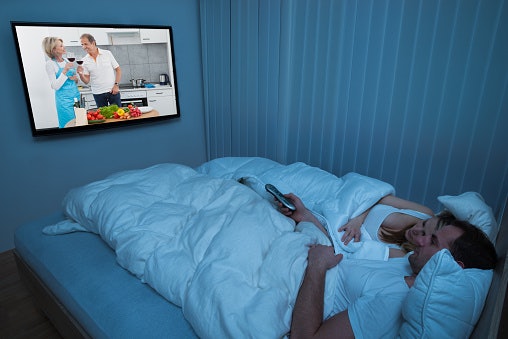 Untuk ruangan yang kecil, pilih smart TV 24 atau 32 inch