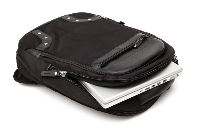 Tas ukuran besar: Muat lebih banyak barang, mulai dari dompet hingga laptop