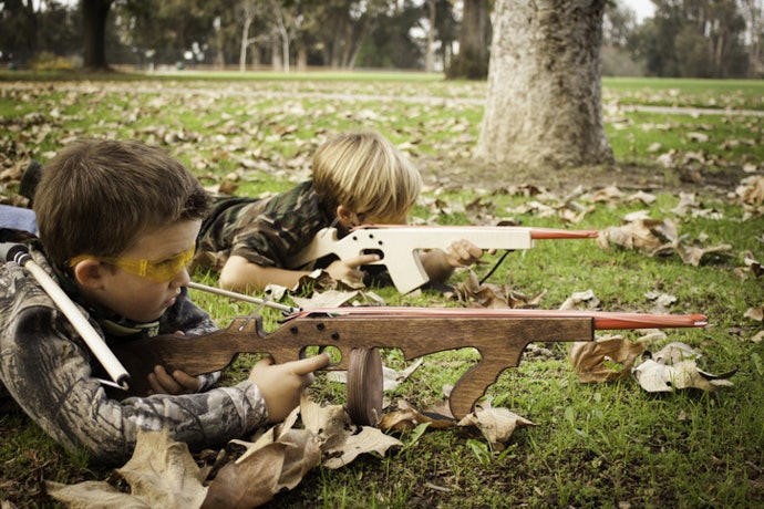 Mainan tembak-tembakan, melatih motorik dan konsentrasi anak