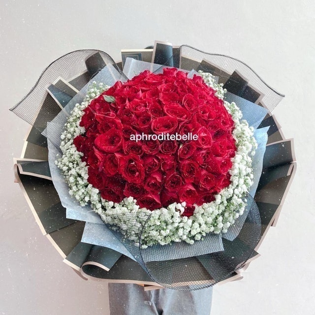 Aphrodite Belle 100 Red Roses Bouquet Premium 1