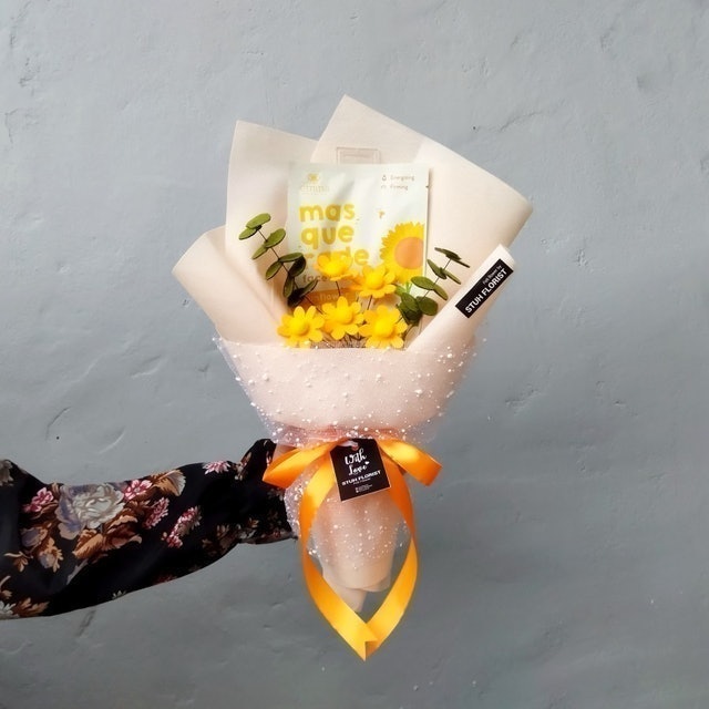 Buket Bunga Flanel Daisy Plus Masker Emina  1