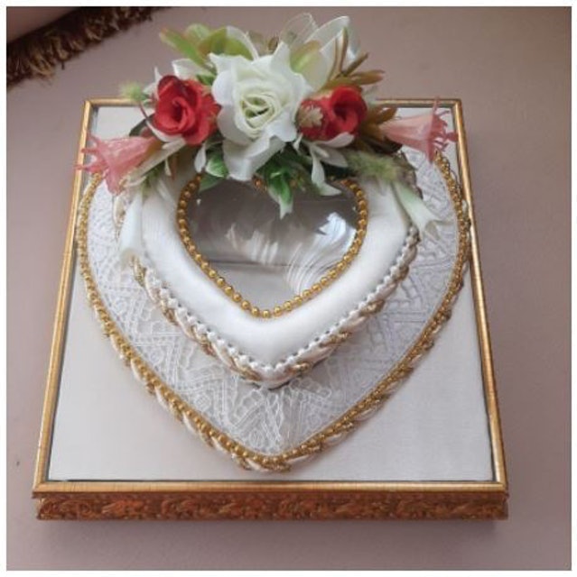 Tempat Perhiasan Mahar Saten Pigura Kecil 1