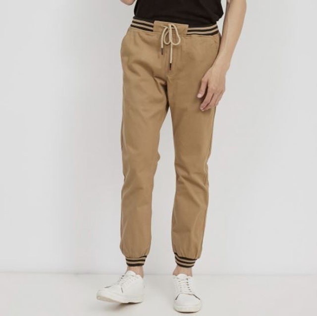 M231 Celana Panjang Pria Jogger Slim Fit Stretch Khaki 1