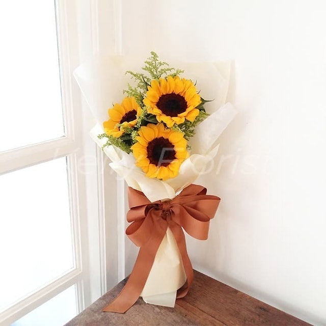 Kelly Florist Buket Wisuda Bunga Matahari Sunny Day 1
