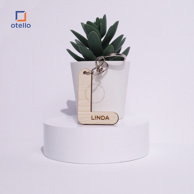 Otello Laser Cut Gantungan Kunci Kayu Alfabet Grafir 1