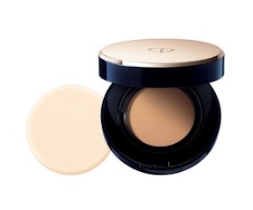 Clé de Peau Beauté Radiant Cream to Powder Foundation SPF 24 1