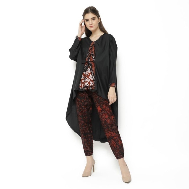 Gesyal Tunik Panjang Polos Variasi Batik Hitam  1