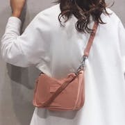 10 Mini Sling Bag Terbaik untuk Wanita (Terbaru Tahun 2022)