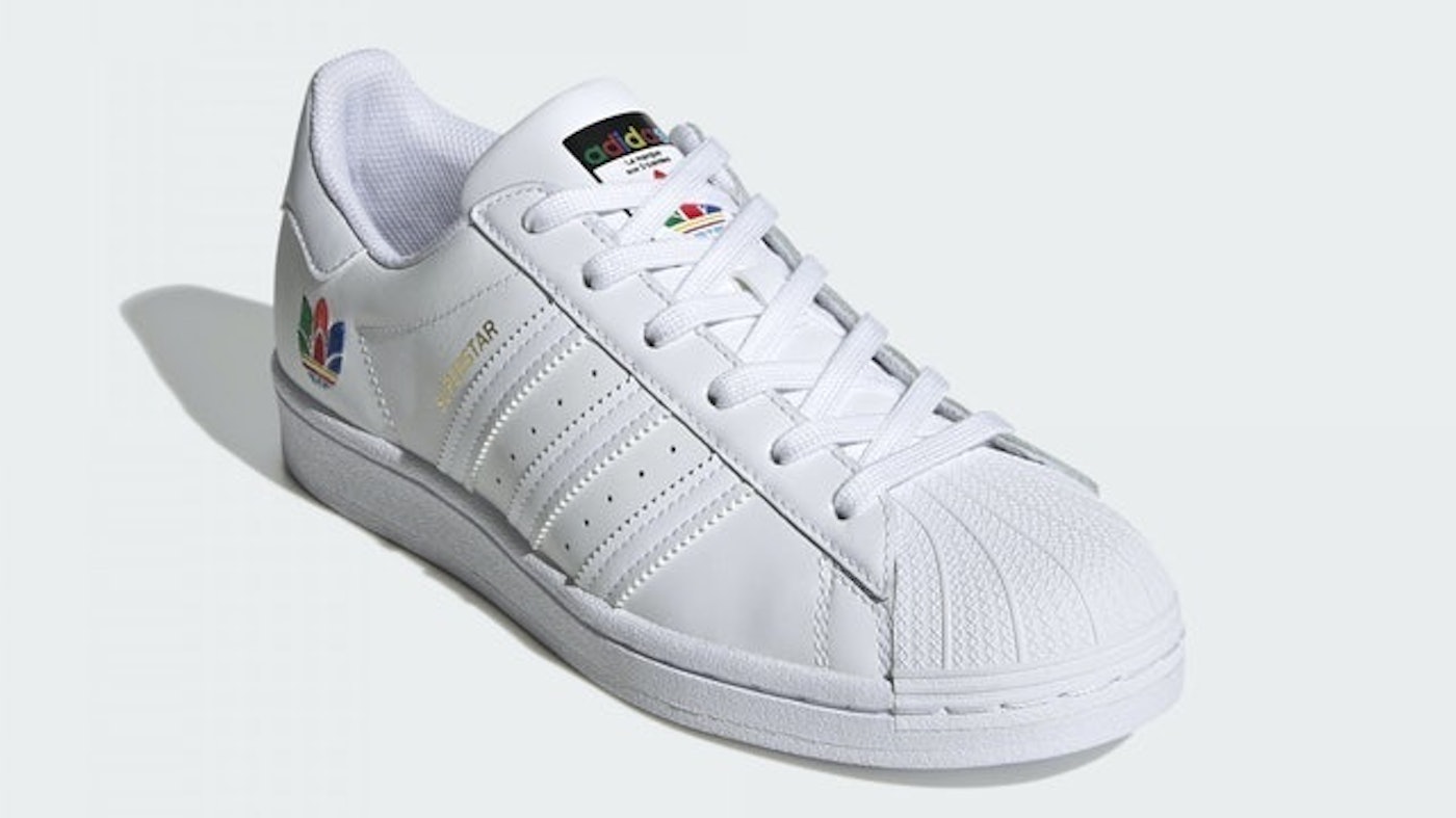 10 Rekomendasi Sepatu adidas Putih Terbaik untuk Wanita (Terbaru Tahun