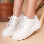 10 Rekomendasi Sneakers Putih Terbaik untuk Wanita (Terbaru Tahun 2022)